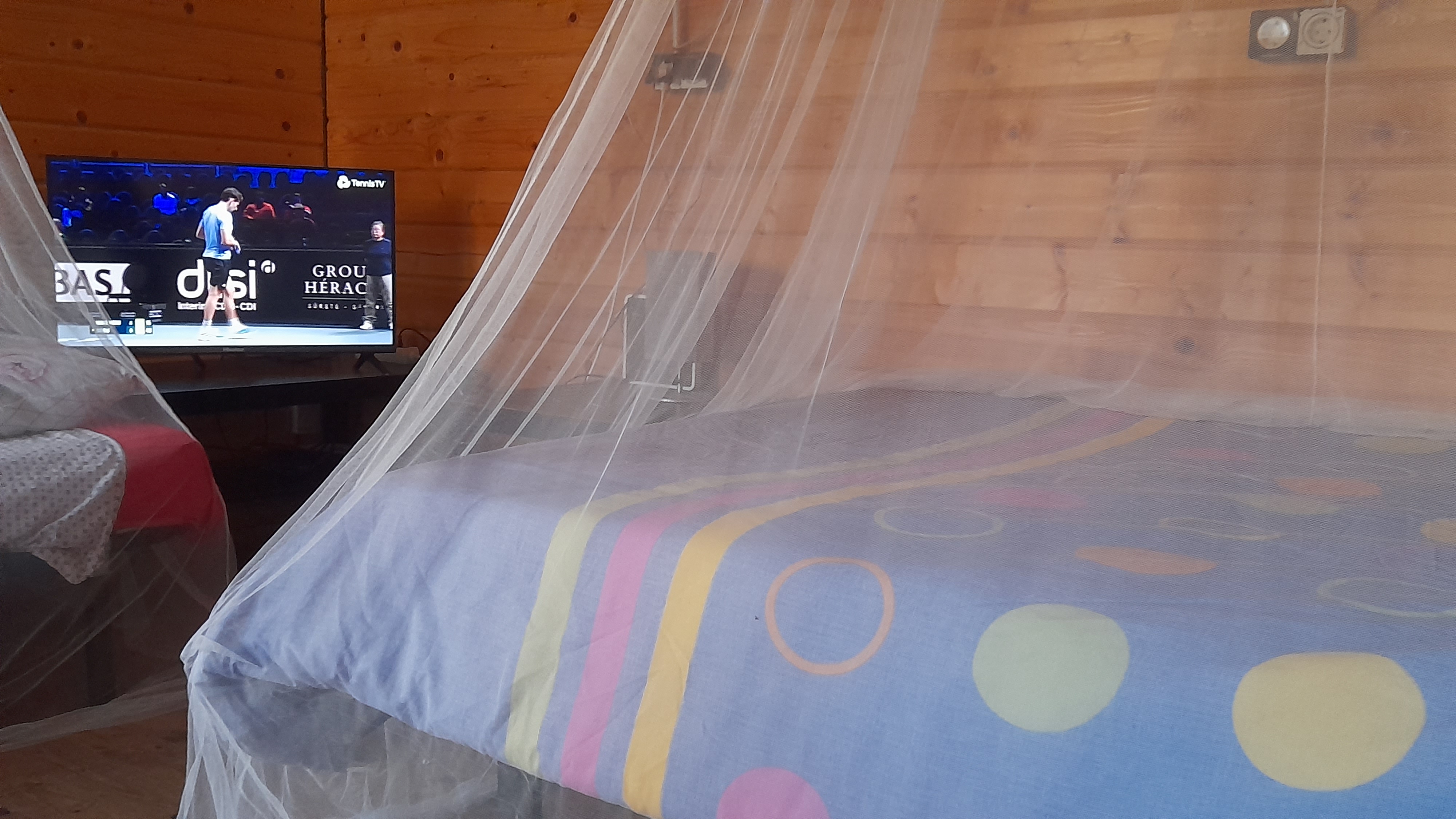 Habitación Cabaña con 2 camas dobles y 1 litera + Baño Completo Privado